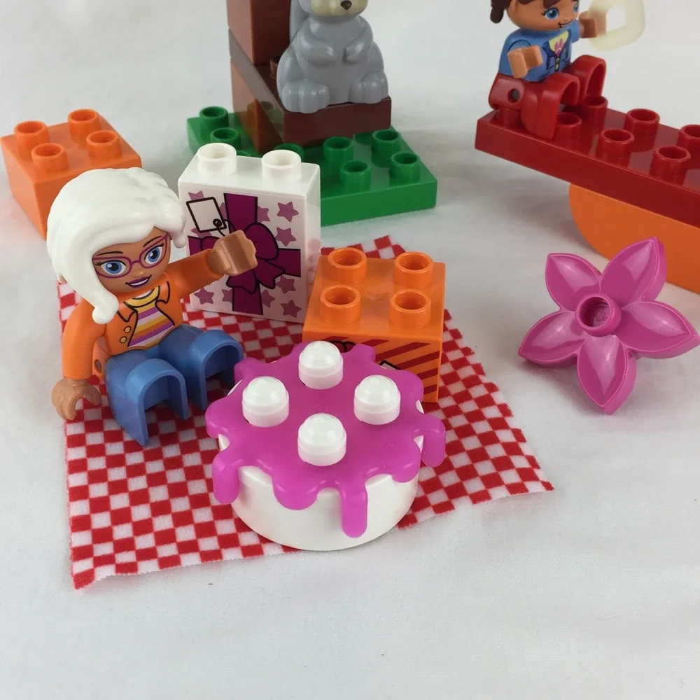 Lego Duplo 10832 Birthday Picnic Set 19 Piece Lot Near Complete Squirrel Figures - Picture 4 of 9
